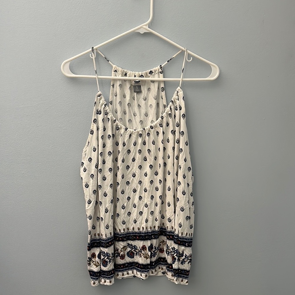 Old navy spaghetti strapped shirt